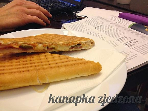 Ostre panini w barze na mieście w Krakowie
