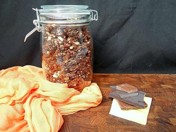 Granola czekoladowa na świąteczny poranek
