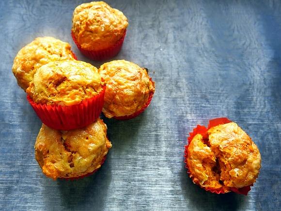 Muffiny z ajwarem i fetą