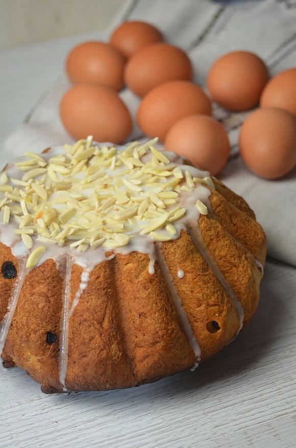 Baba Polska drożdżowa z lukrem