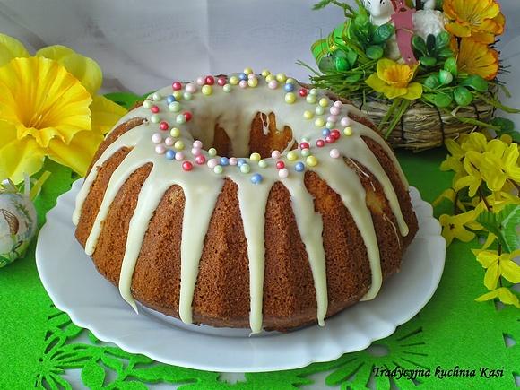 Babka kokosowa z polewą z białej czekolady