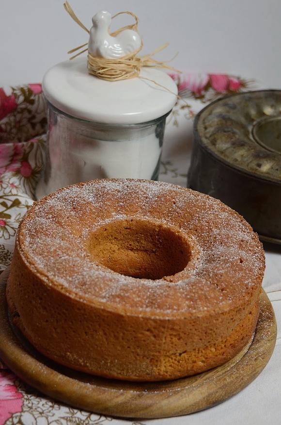 Szafranowa babka wielkanocna