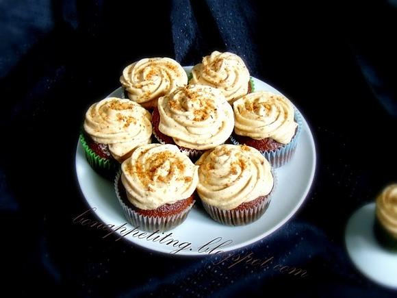 Muffinki karmelowe z kremem orzechowym