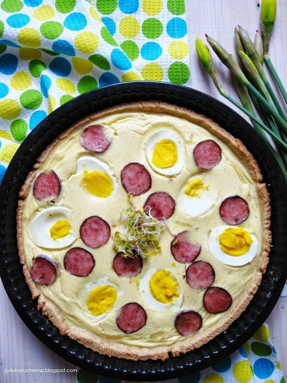 Tarta z jajem i kiełbaską