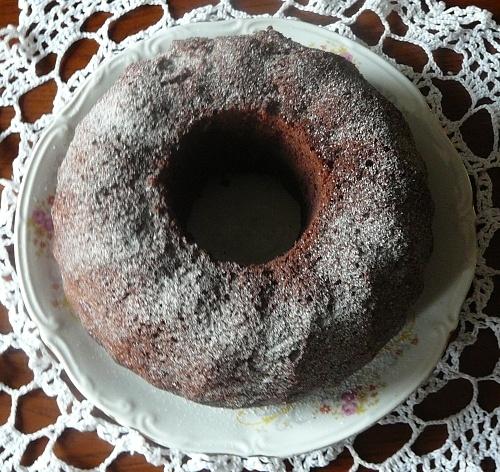 Babka czekoladowo-wiśniowa z cynamonem na Wielkanoc