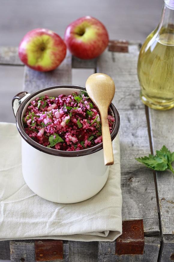 Salatka z kaszą bulgur i burakami