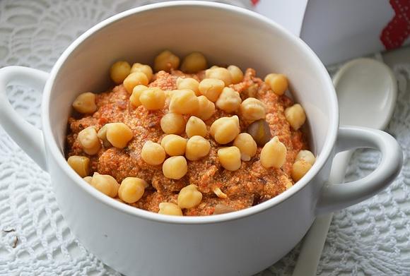 Wege paprykowo-amarantusowe curry z cieciorką i tofu