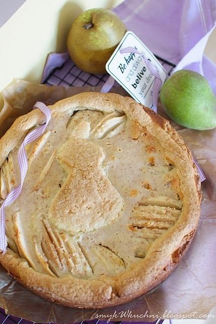Tarta z gruszkami i masą marcepanową na Wielkanoc