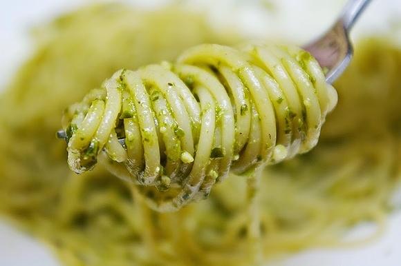 Pesto genovese d.o.p. - liguryjski przysmak z bazylii.