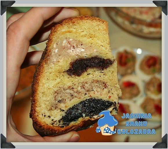 Babka drożdżowa z makiem orzechami i czekoladą