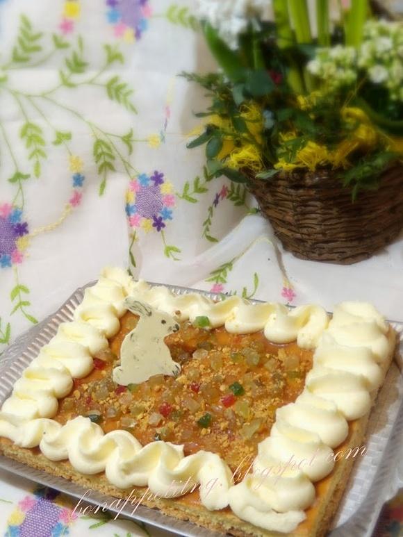 Mazurek Wielkanocny z karmelem kremem cytrusowym i zajączkiem z białej czekolady