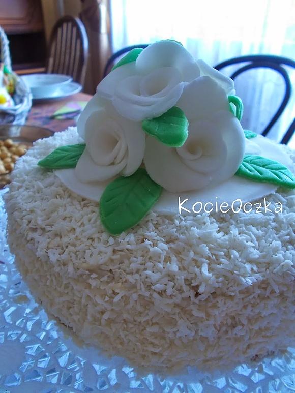 Tort kokosowy z masą z białej czekolady