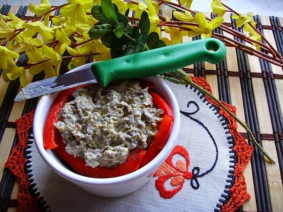 Pasta pieczarkowa z serem żółtym - przepis na smarowidło do pieczywa