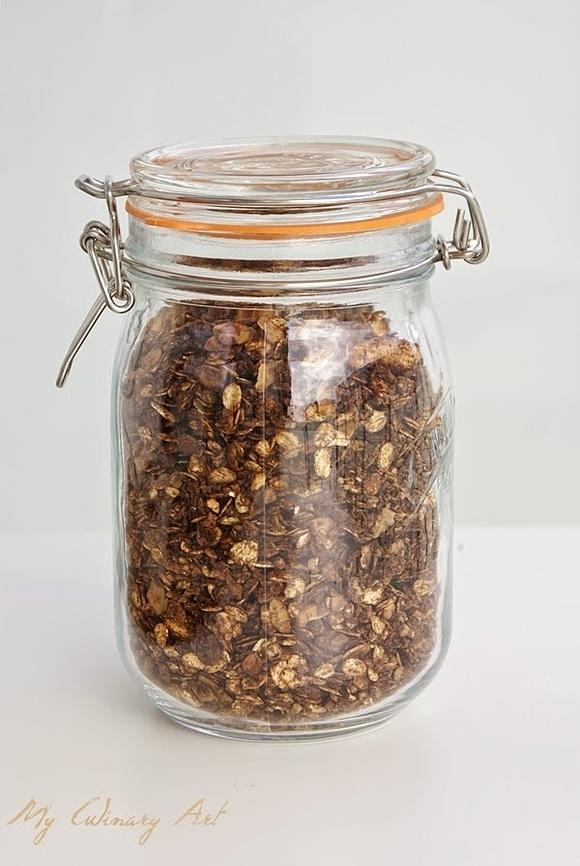 Kakaowa granola z kokosem i orzechami nerkowca