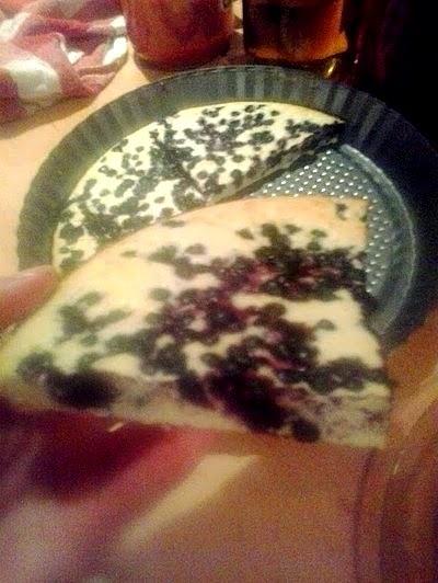 Omlet pieczony z owocami i wiórkami kokosowymi