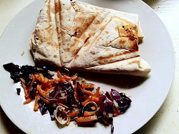 Tortilla z kurczakiem i cukinią