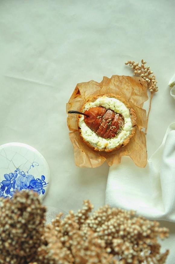 Tarta z gorgonzolą, gruszką i rozmarynem