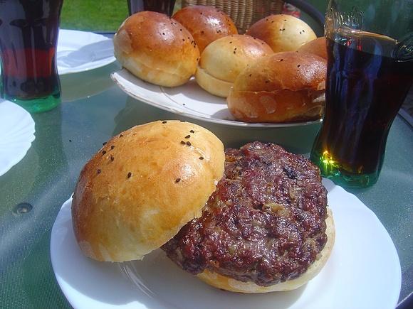 Hamburgery po amerykańsku z grilla