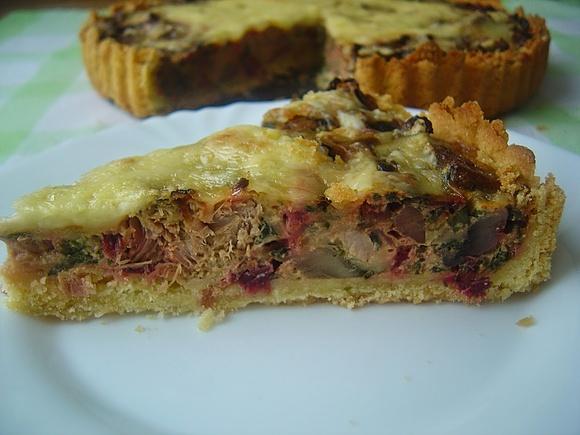 Tarta z botwinką, pieczarkami i mięsem