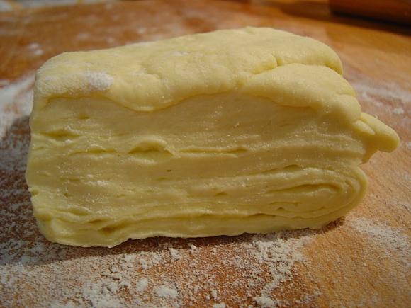 Ciasto duńskie - przepis na drożdżowe ciasto półfrancuskie
