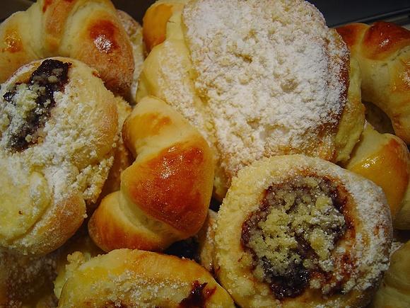 Jak upiec puszyste ciasto drożdżowe