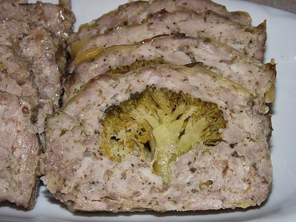 Pieczeń włoska z brokułem