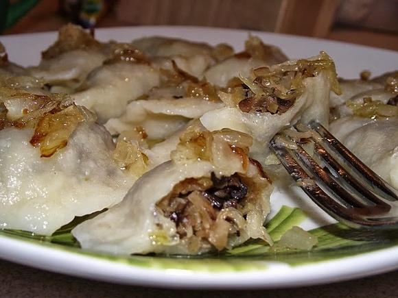 Świąteczne pierogi z kapustą i grzybami