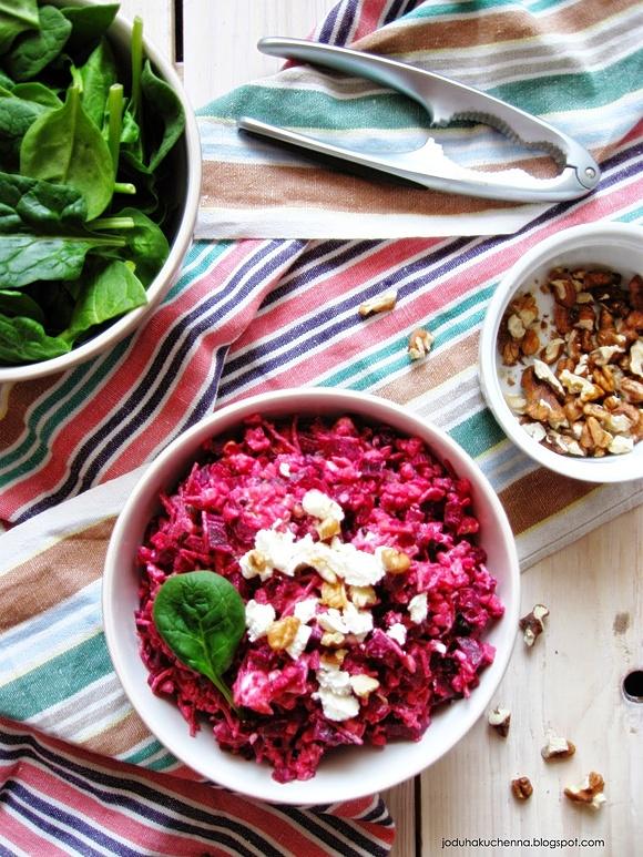 Sałatka z kaszą bulgur, burakiem i fetą