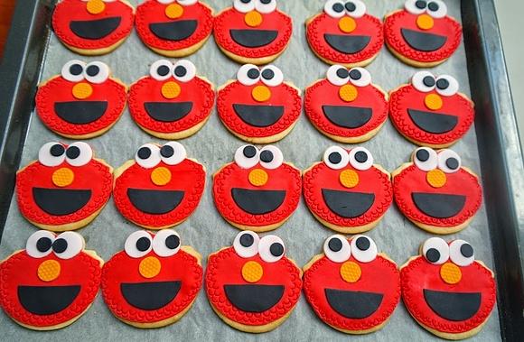 Elmo ciasteczka dekorowane masą cukrową na urodziny
