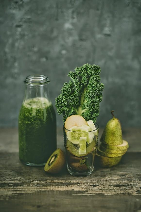 Jarmuż, kiwi, gruszka – vegesmoothie