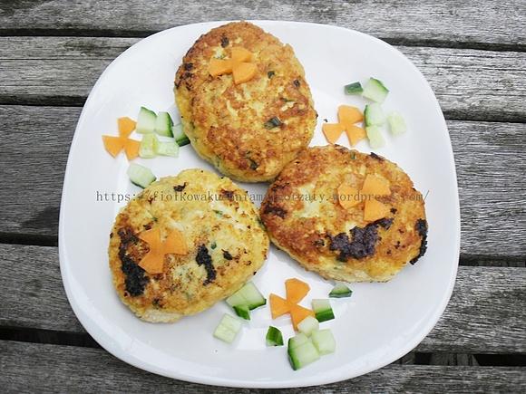 Kotlety z tofu i indykiem