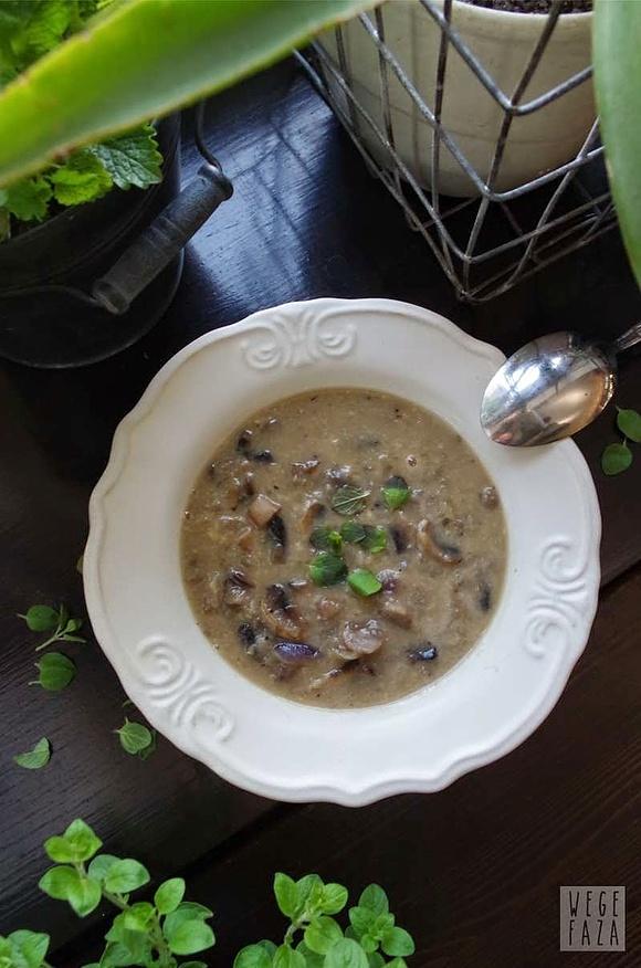 Zupa pieczarkowo-fasolowa bez glutenu i śmietany