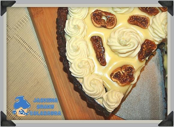 Tarta bakaliowa z białą czekoladą na figowym spodzie