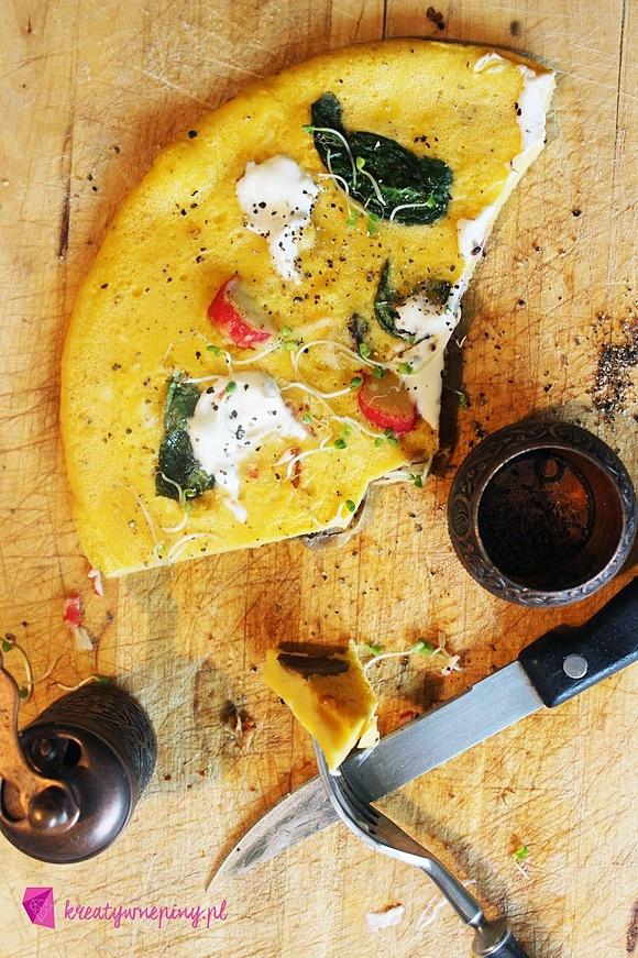 Omlet ryżowy z surimi i szpinakiem