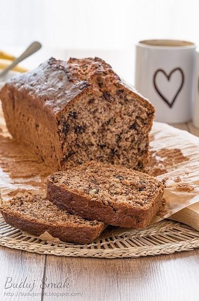 Chlebek bananowy z czekoladą i orzechami włoskimi