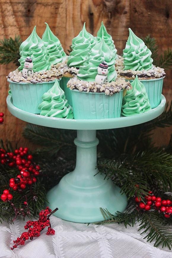 Babeczki z Amaretto i bezowymi choinkami