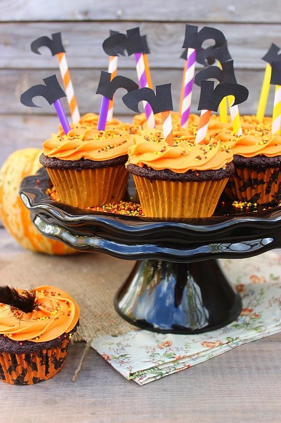 Nogi czarownicy do muffinek na Halloween