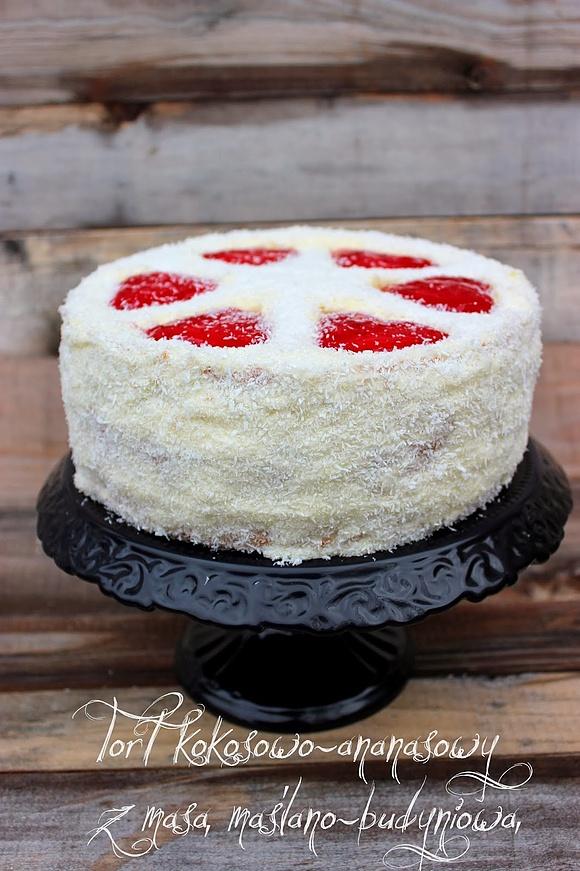 Tort ananasowo-kokosowy z masą maślano-budyniową