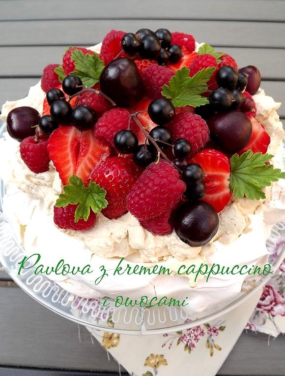 Pavlova z kremem cappuccino i owocami