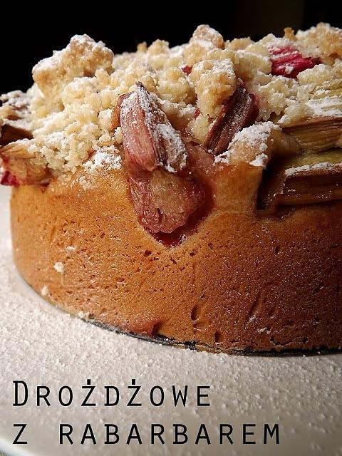 Ciasto drożdżowe z rabarbarem