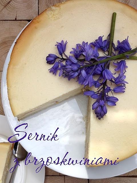Sernik z brzoskwiniami