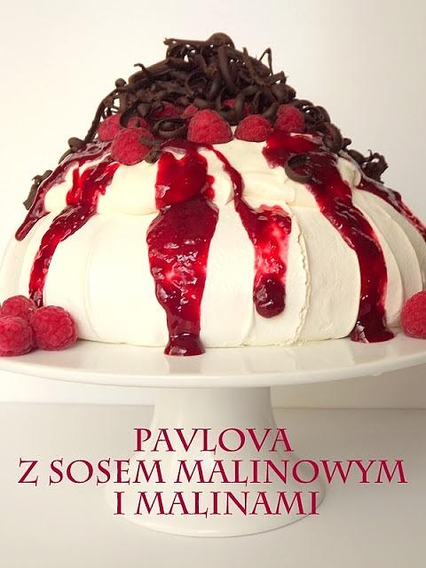 Pavlova z sosem malinowym i malinami