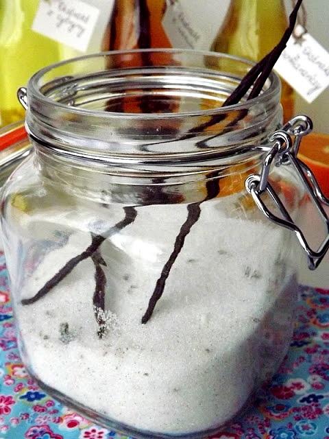 Waniliowy cukier do wypieków - aromatyczny i łatwy w przygotowaniu