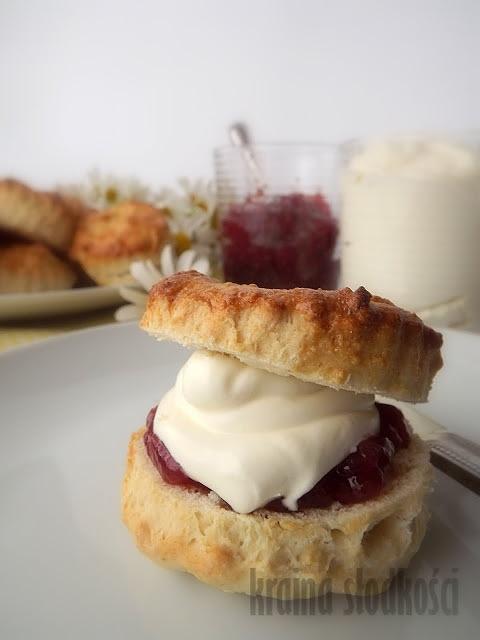 Scones - angielskie bułeczki na słodko i wytrawnie