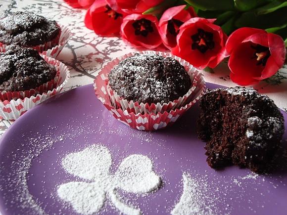 Muffiny czekoladowe z mąki razowej i otrębów