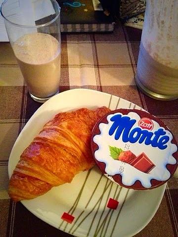 Croissanty z monte, koktajlem kinder bueno i czekoladą