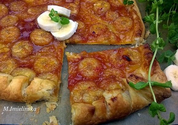 Ciasto francuskie z karmelizowanymi bananami