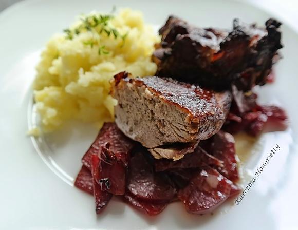 Kaczka rasy zza krzaczka przygotowana na świąteczną okazję