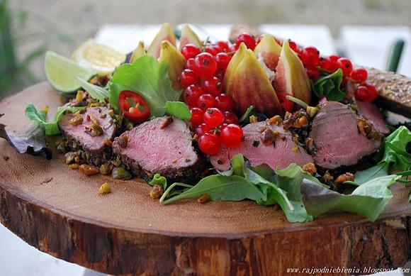 Grillowana polędwica z dzika w pistacjach i rozmarynie