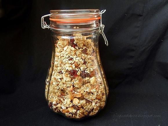 Śniadanie chrupiąca granola